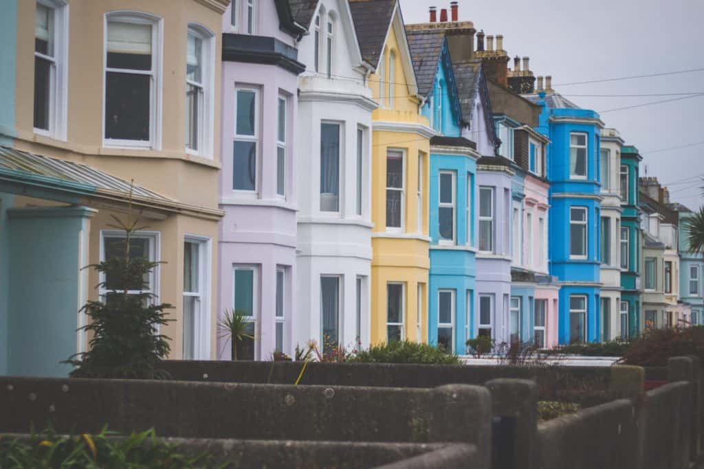 Average asking prices for UK homes soar in February image